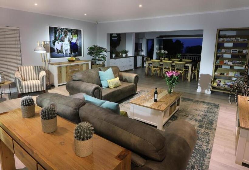 Дом 4 Спальни, Lavender Moon Guest House