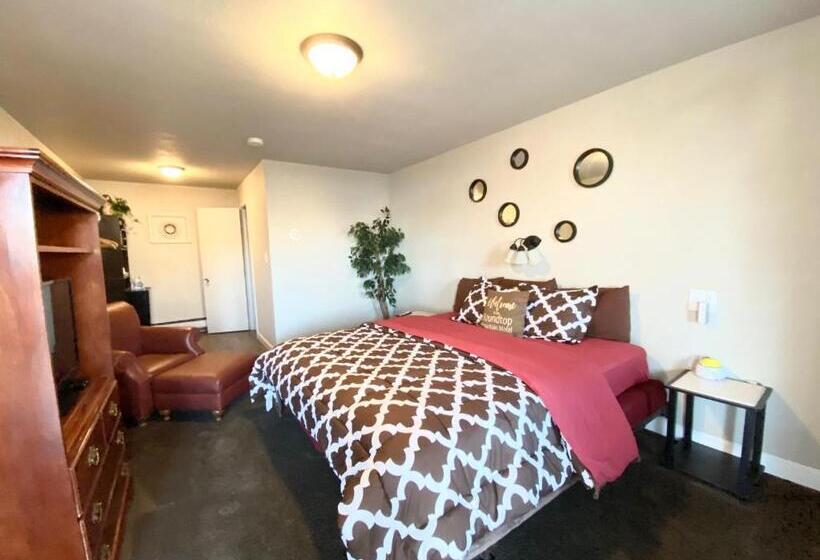 غرفة قياسية سرير كينج, Roundtop Mountain Vista   Cabins And Motel