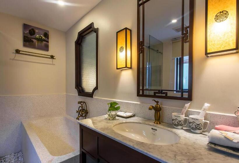 اتاق لوکس با چشم‌انداز استخر, Hoi An Field Boutique Resort & Spa