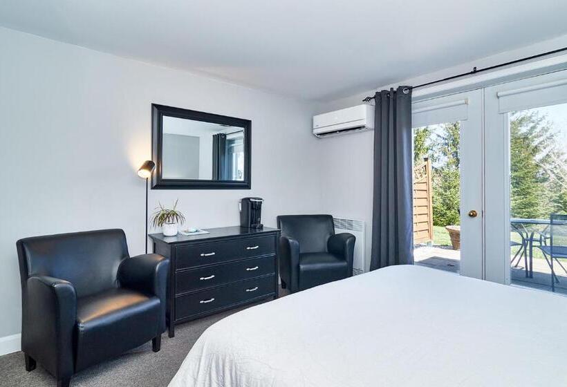 Номер Стандарт Вид на Сад, Auberge Aux Deux Pères