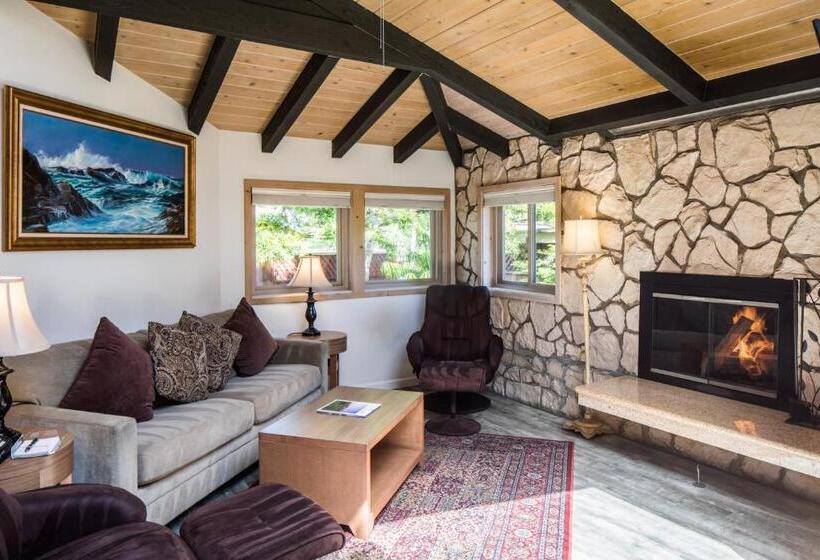 디럭스 스위트 킹 침대, Andril Fireplace Cottages