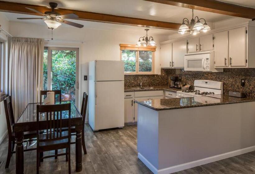 디럭스 스위트 킹 침대, Andril Fireplace Cottages