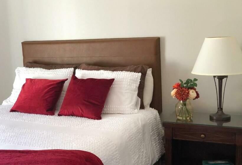 디럭스 스튜디오, Brinton Suites