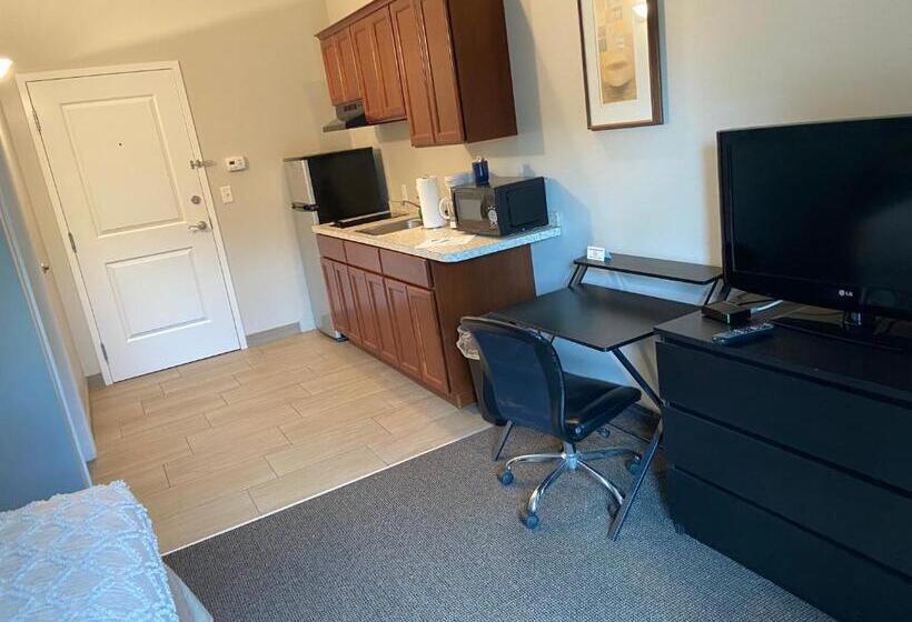 디럭스 스튜디오, Brinton Suites