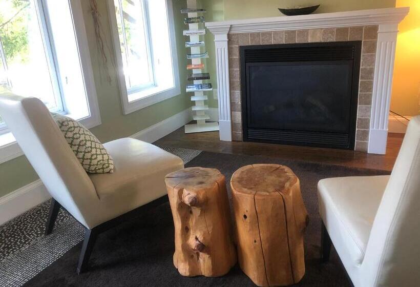 Люкс, Suites At 249