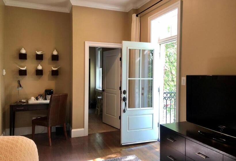 Люкс, Suites At 249