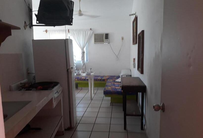 스탠다드 스튜디오, Y Bungalows Islas Careyes