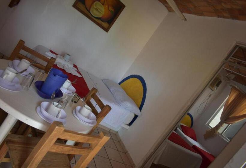 스탠다드 스튜디오, Y Bungalows Islas Careyes