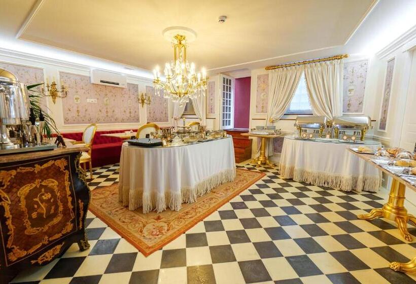 سوییت خانوادگی, Boutique Hotel Teatro