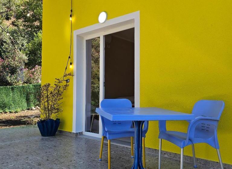 اتاق استاندارد با بالکن و چشم‌انداز دریا, Lemon House Borsh