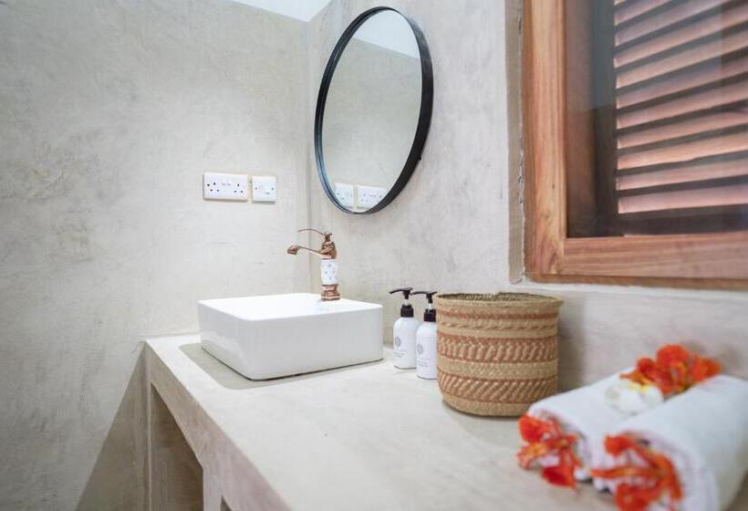 سوییت با استخر, Pili Pili Orient Beach Resort