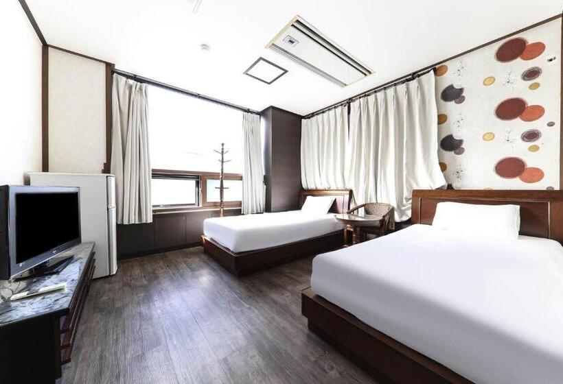 Номер Стандарт, Hamduk Pungkyungchae Pension