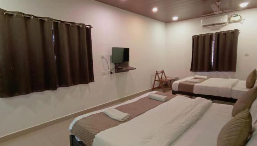 Familjesvit, Beach Comforts By Balaji Inn