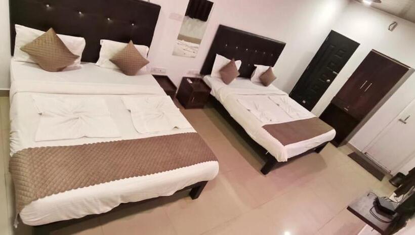 Familjesvit, Beach Comforts By Balaji Inn