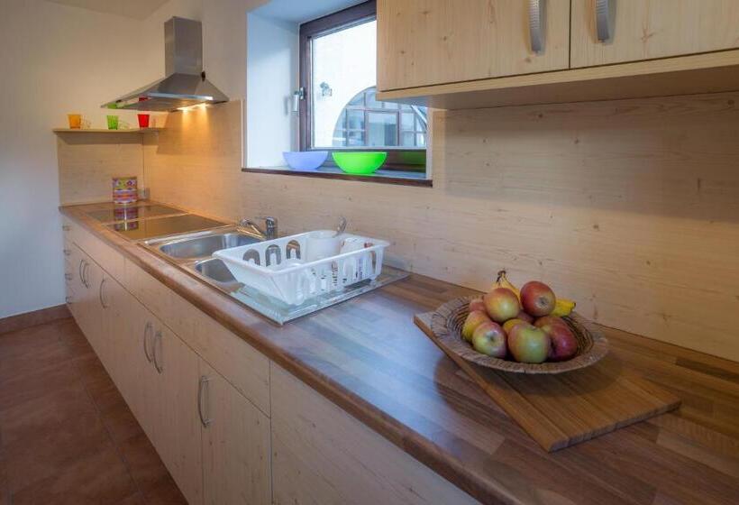 تختخواب در اتاق مشترک, 1a Adventure Hostel