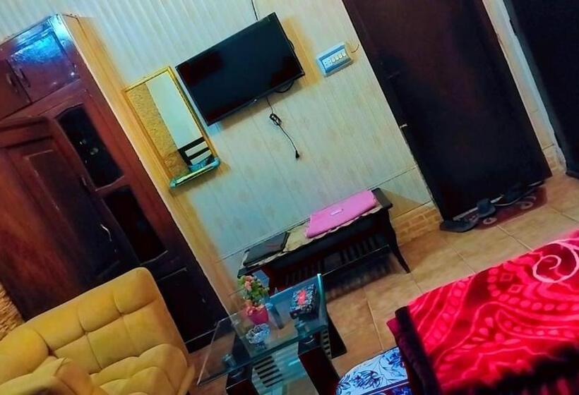 اتاق لوکس خانوادگی, Embassy Inn Guest House Hyderabad