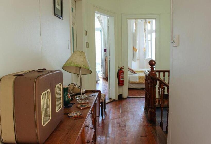 اتاق ساده سه‌ نفره, Nómada Eco Hostal