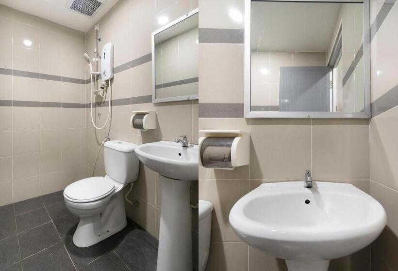 اتاق لوکس سه تخته, Oyo 89960 Manjung Inn
