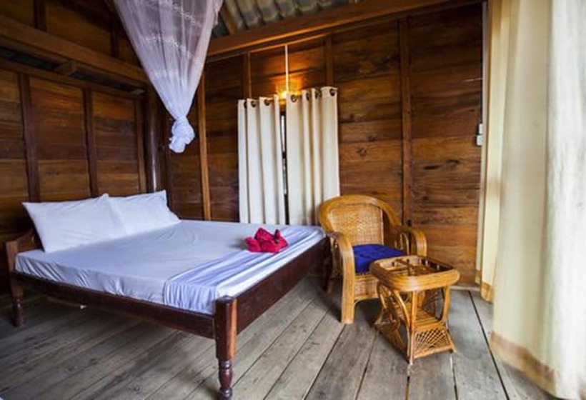 بانگلوی استاندارد با بالکن, Happy Elephant Bungalows