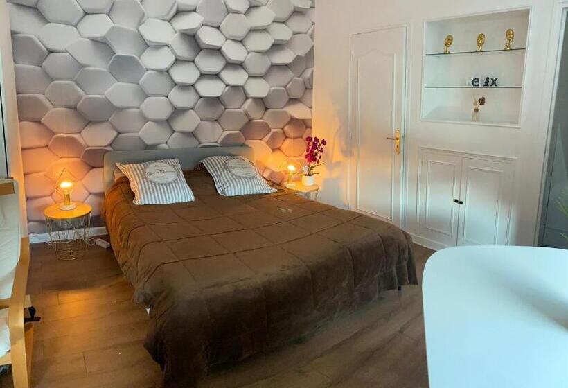 Номер Стандарт, La Fermette à Achicourt   Chambre Zen, Lit Double Avec Grand Bureau Donnant Sur Cour Au Carré