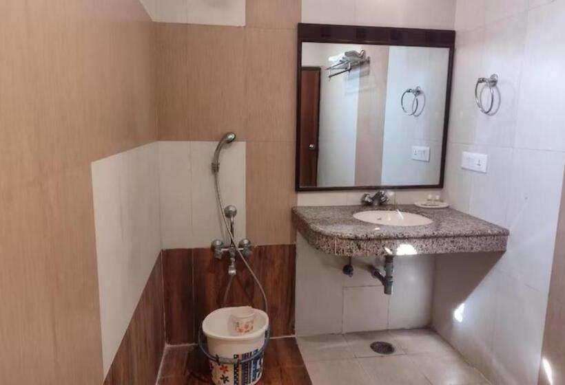 标准间, Goroomgo Hotel Taj Darbar Bihar   Luxury Room   Excellent Customer Service