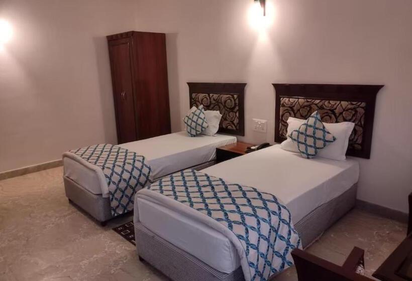 标准间, Goroomgo Hotel Taj Darbar Bihar   Luxury Room   Excellent Customer Service