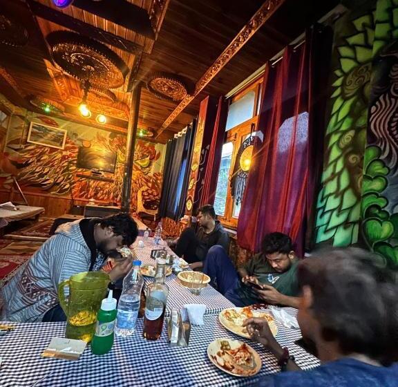 Четырехместный Номер Стандарт, Yamuna Guest House Tosh