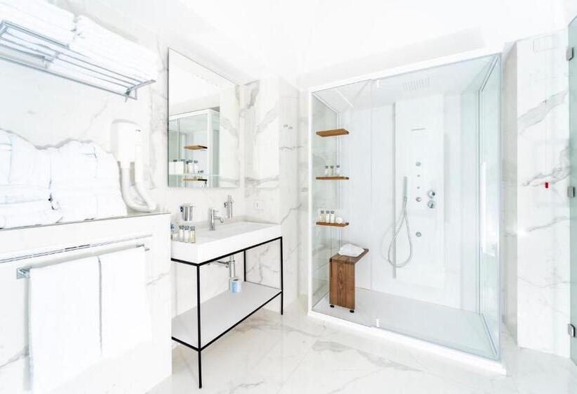 Номер Deluxe Вид на Море с Балконом, Villa L Ara