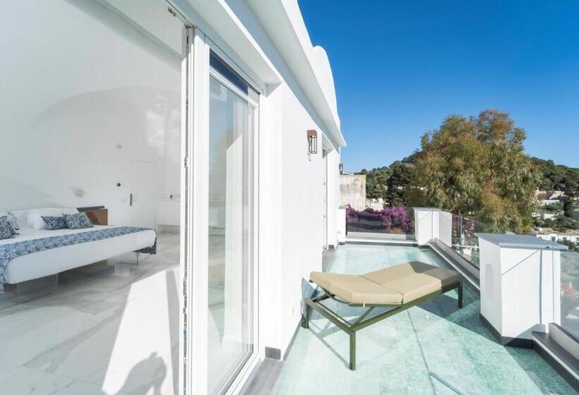 Номер Deluxe Вид на Море с Балконом, Villa L Ara