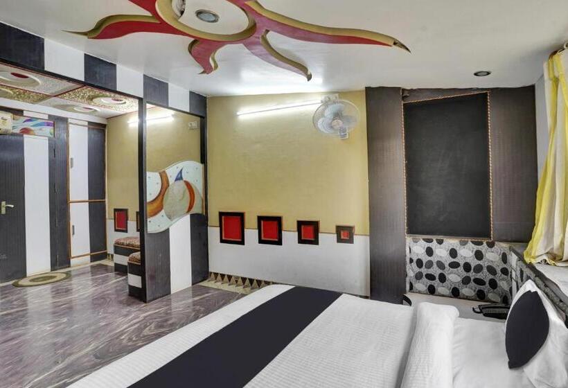 트리플 클래식 룸, Oyo Hotel Shree Goverdhan Palace