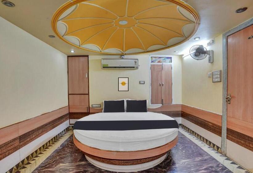 트리플 클래식 룸, Oyo Hotel Shree Goverdhan Palace
