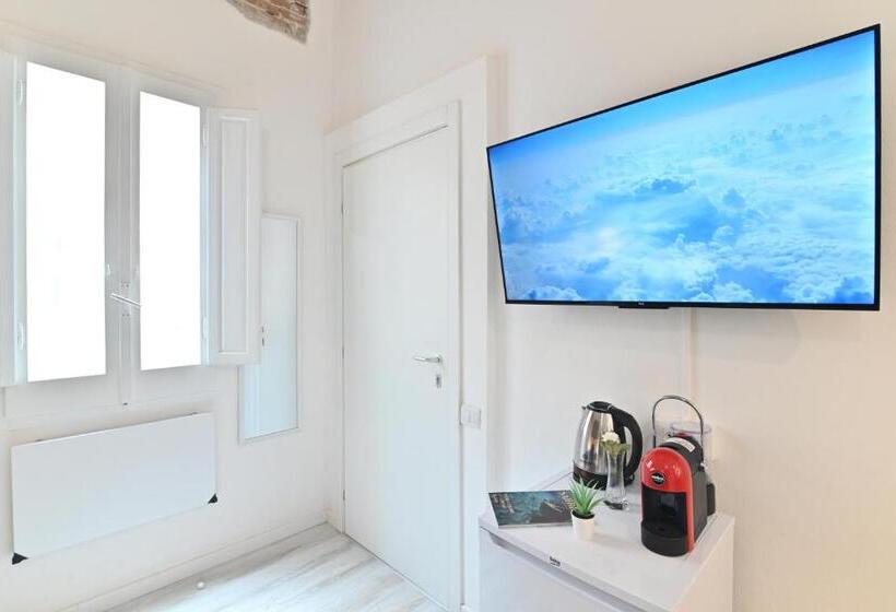 اتاق استاندارد, Izzhome City Heart Rooms