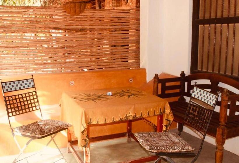Одноместный Номер с Террасой, Casa Umoja
