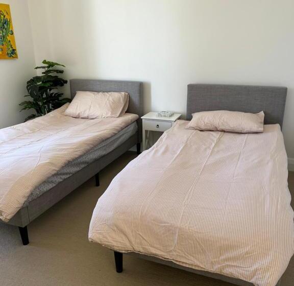 اتاق لوکس, Cozy Private Room With Secured Yard Pet Friendly