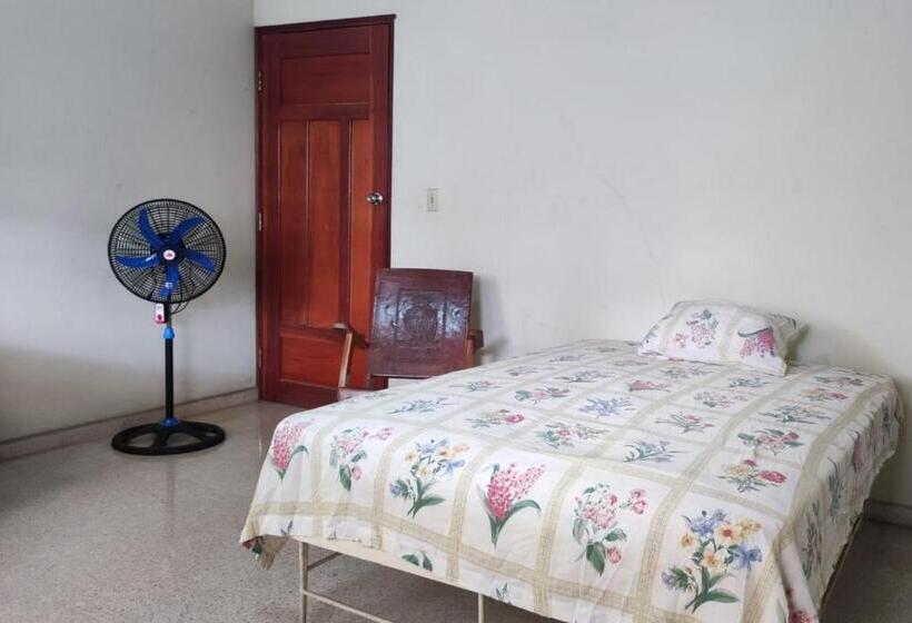 Номер Стандарт Вид на Сад, Don Fran S Hostel