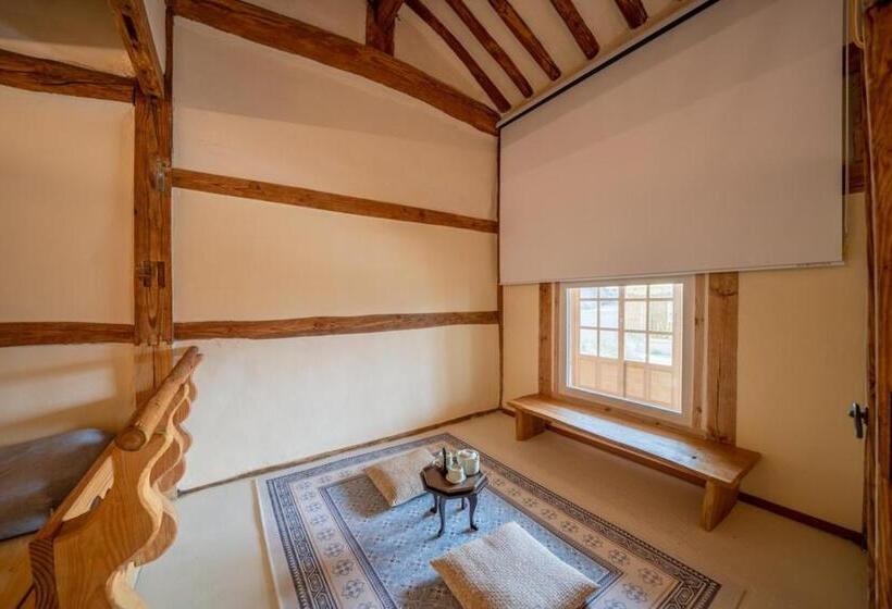 Номер Стандарт, Goheung Namsoonjae Hanok Stay