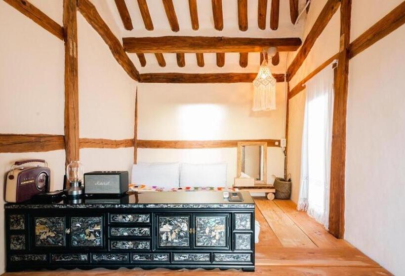 Номер Стандарт, Goheung Namsoonjae Hanok Stay