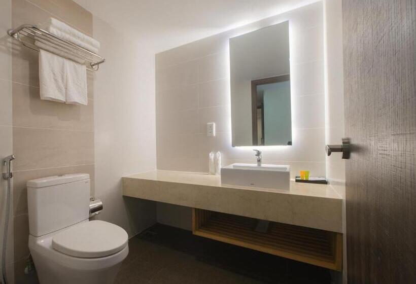 اتاق استاندارد سه تخته با بالکن, Bn Boutique Nha Trang Beach
