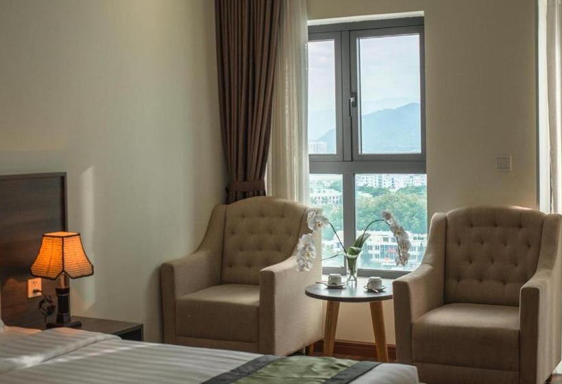 اتاق استاندارد سه تخته با بالکن, Bn Boutique Nha Trang Beach