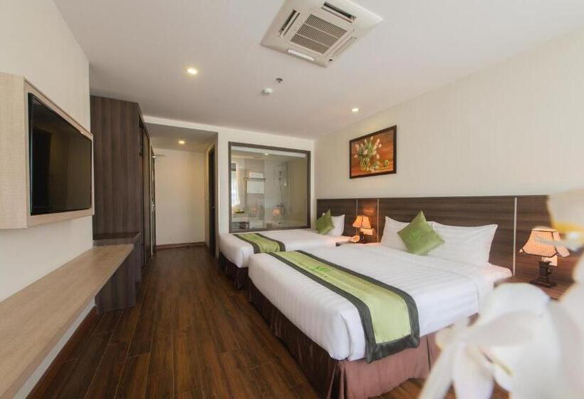 اتاق استاندارد سه تخته با بالکن, Bn Boutique Nha Trang Beach