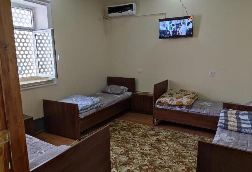 اتاق استاندارد چهارنفره با سرویس بهداشتی مشترک, Goziyon Bukhara Hostel