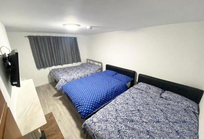 اتاق استاندارد سه تخته با چشم‌انداز باغ, The Royal Boutique Heathrow Lodge By London