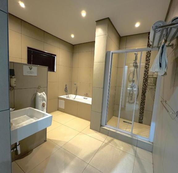 Люкс Deluxe Кровать Кинг, Qurtuba Hotel And Spa