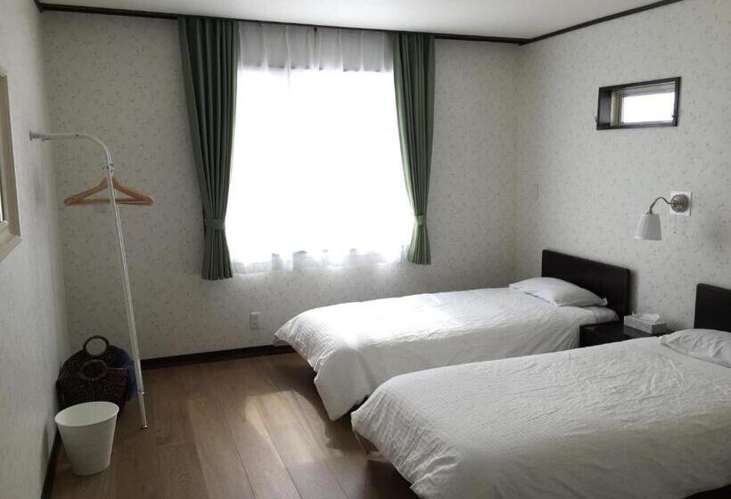 컴포트 트리플 룸, White Rose Inn