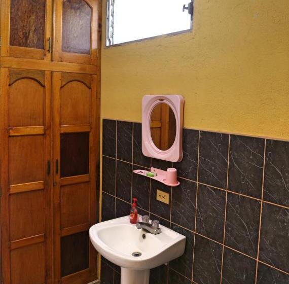 スタンダード４人部屋, Hostal San Antonio