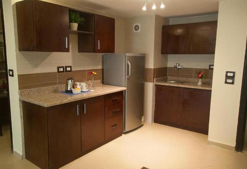 سوئیت جونیور با چشم‌انداز باغ, Elite Residence & Aqua Park