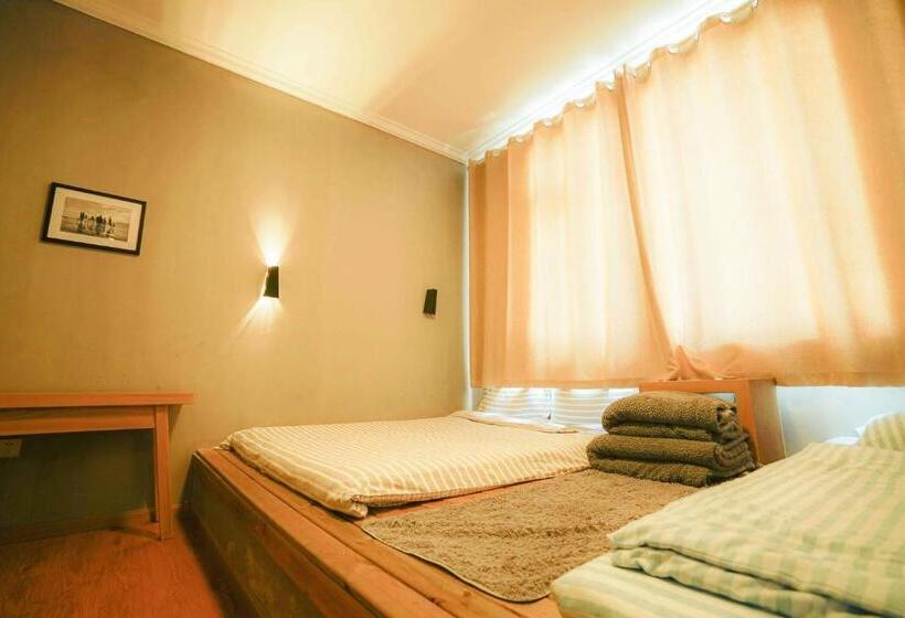 غرفة عائلية, Monster B&b