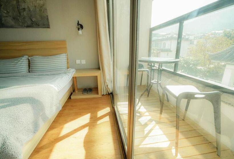 غرفة قياسية مطلة على الجبل, Monster B&b
