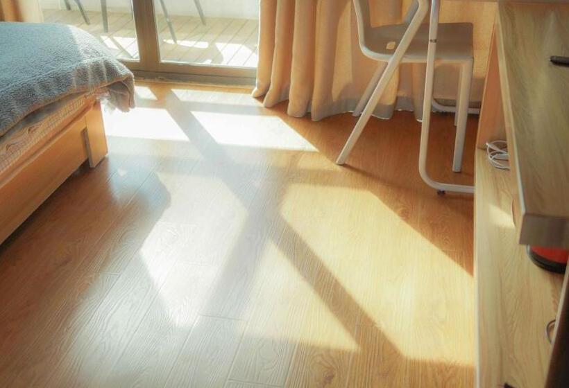 غرفة قياسية مطلة على الجبل, Monster B&b
