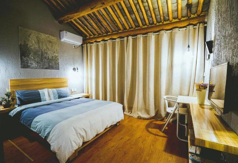 غرفة قياسية مطلة على الجبل, Monster B&b